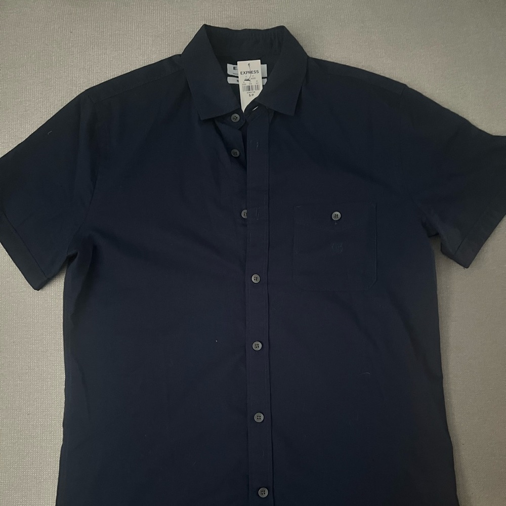 Men’s Express  navy short sleeve button down collared shirt, NWT